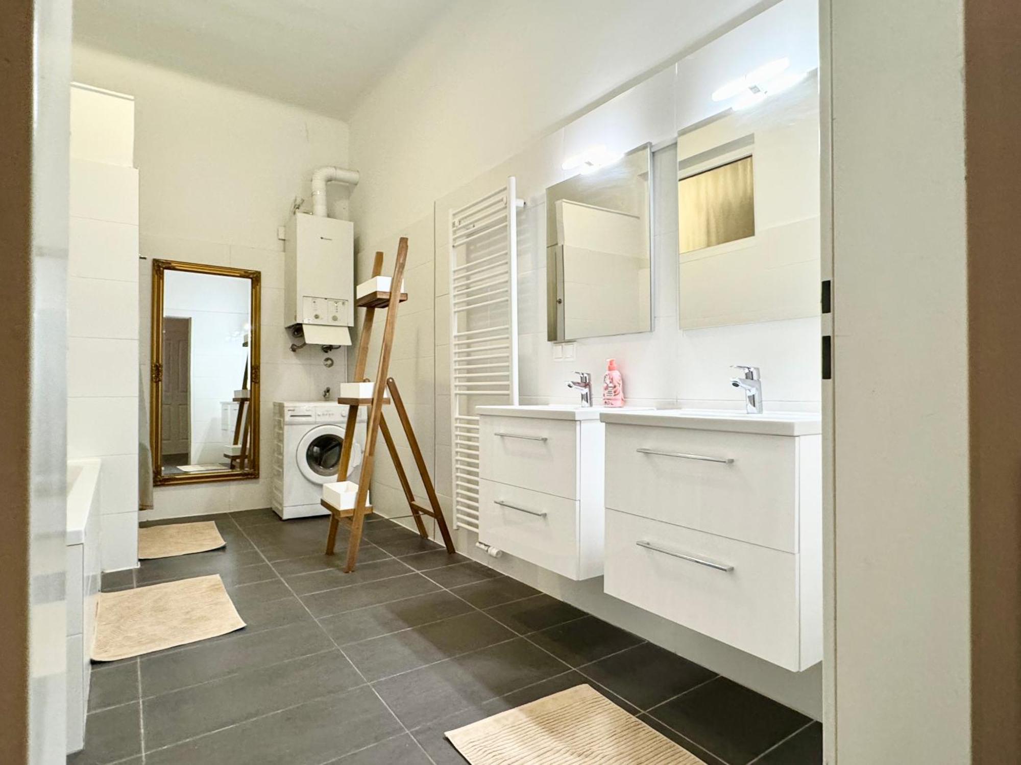 Premium Apartment Located At The Famous Vienna Kutschkermarkt Экстерьер фото