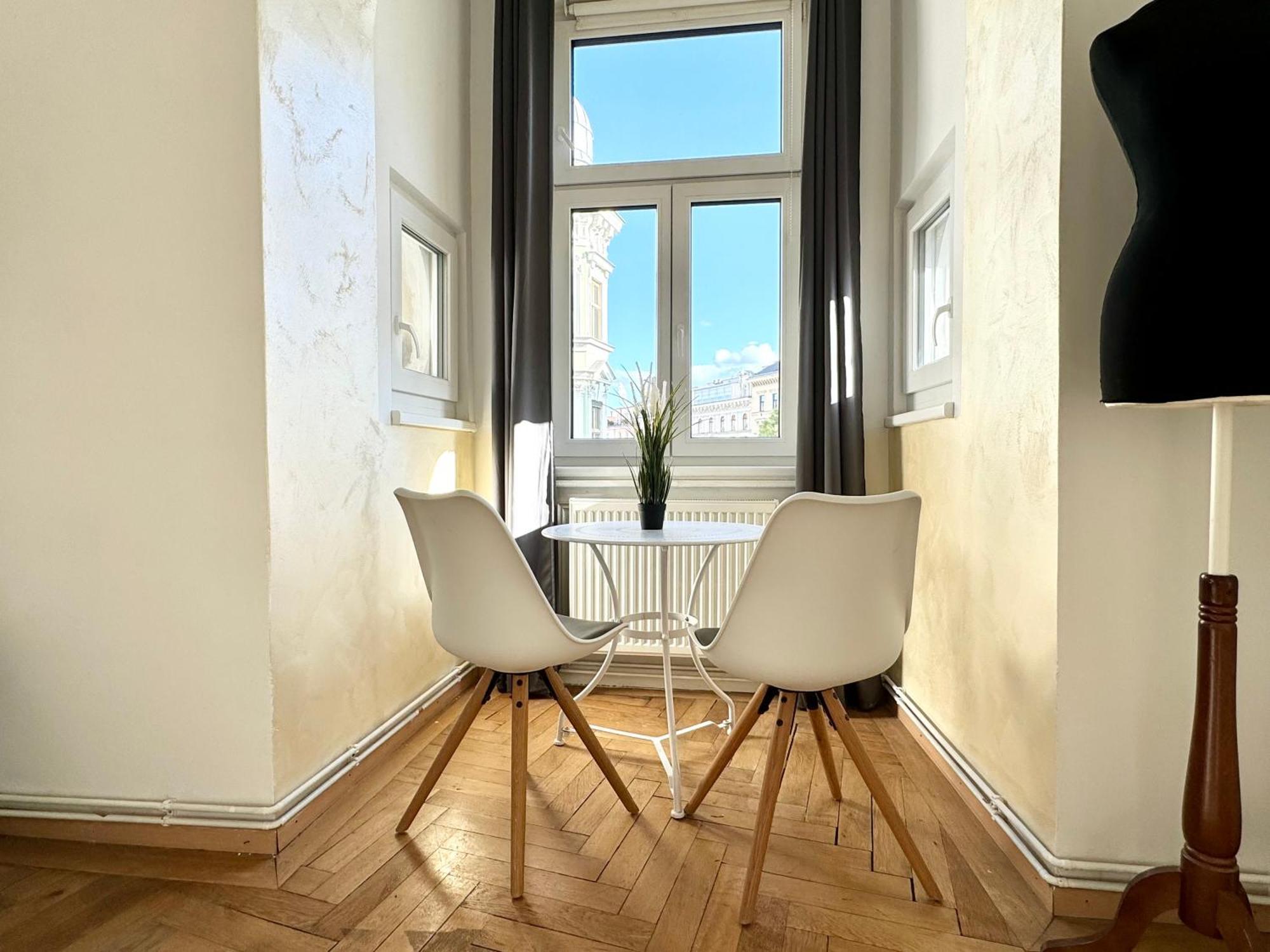 Premium Apartment Located At The Famous Vienna Kutschkermarkt Экстерьер фото